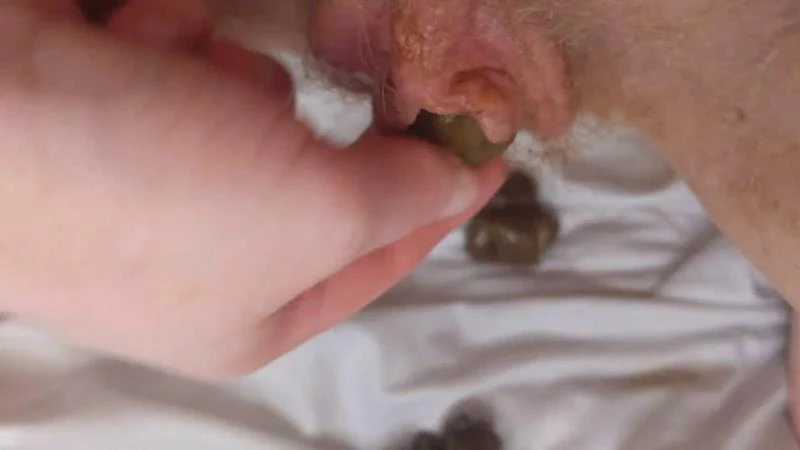 PooGirlSofia - So fucking wet – masturbating with turds no fingers [2024/FullHD]