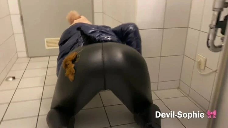 Devil Sophie - Caught with the office toilet door open - come and shit on my latex pants [2024/UltraHD/4K]