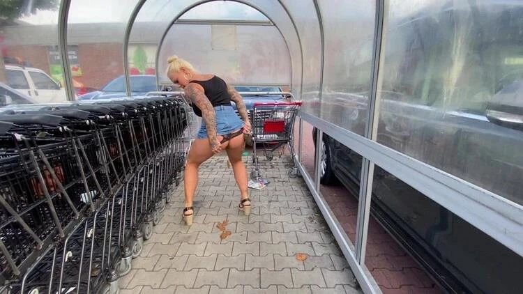 Devil Sophie - Mega Public in the shopping carts shit and filthy horny [2024/UltraHD/4K]